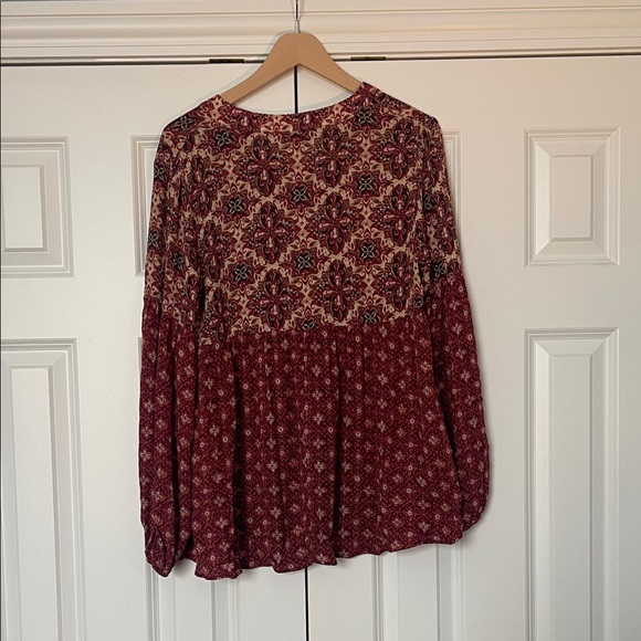 Easel Los Angeles Burgundy Floral Blouse - Picture 5 of 5